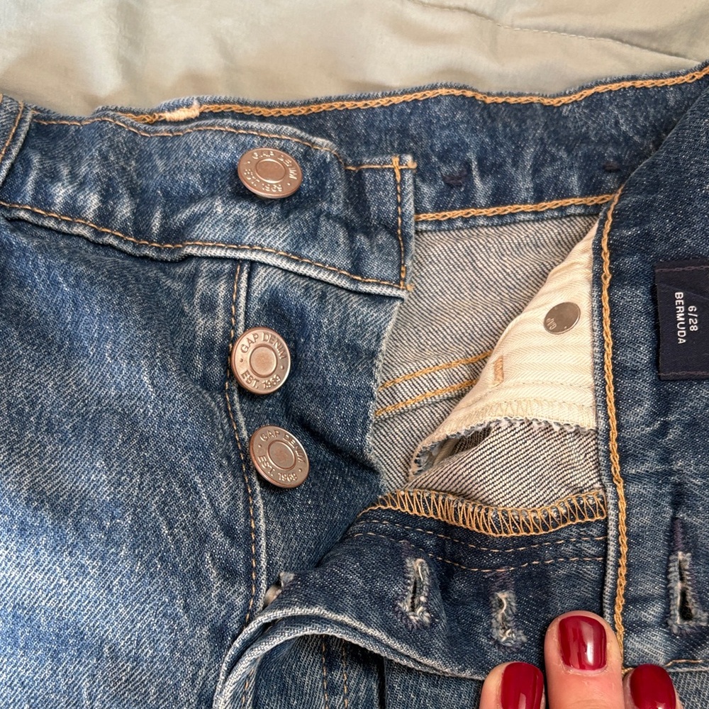 GAP High Waisted Distressed Button Up Jorts Size 28 EUC - Picture 6 of 6